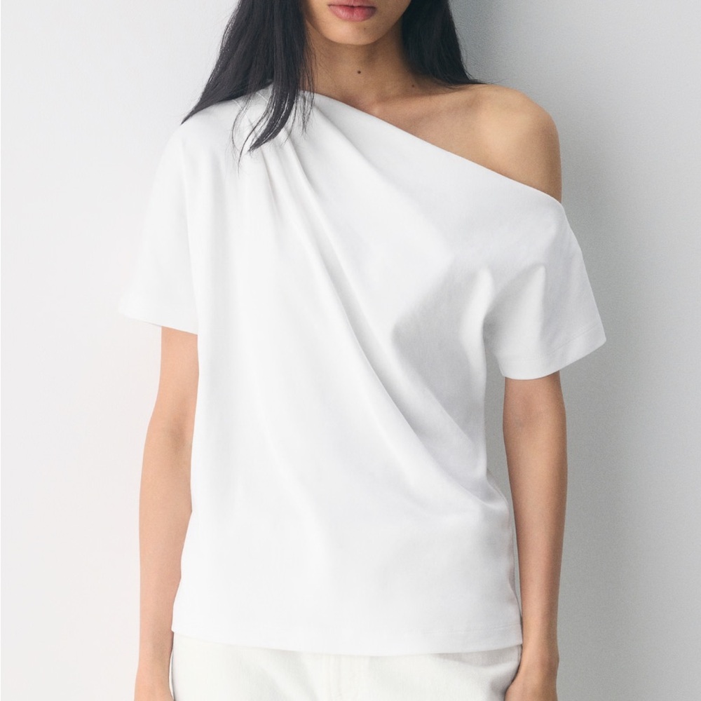 Aritzia Babaton Interlock Soft Scipt Top